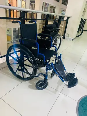 Streak Lightweight Wheelchair With Swing-Away Elevating Leg