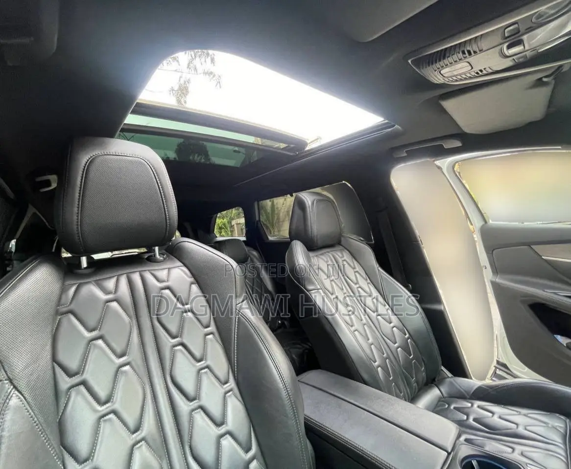 Peugeot 5008 2022 White