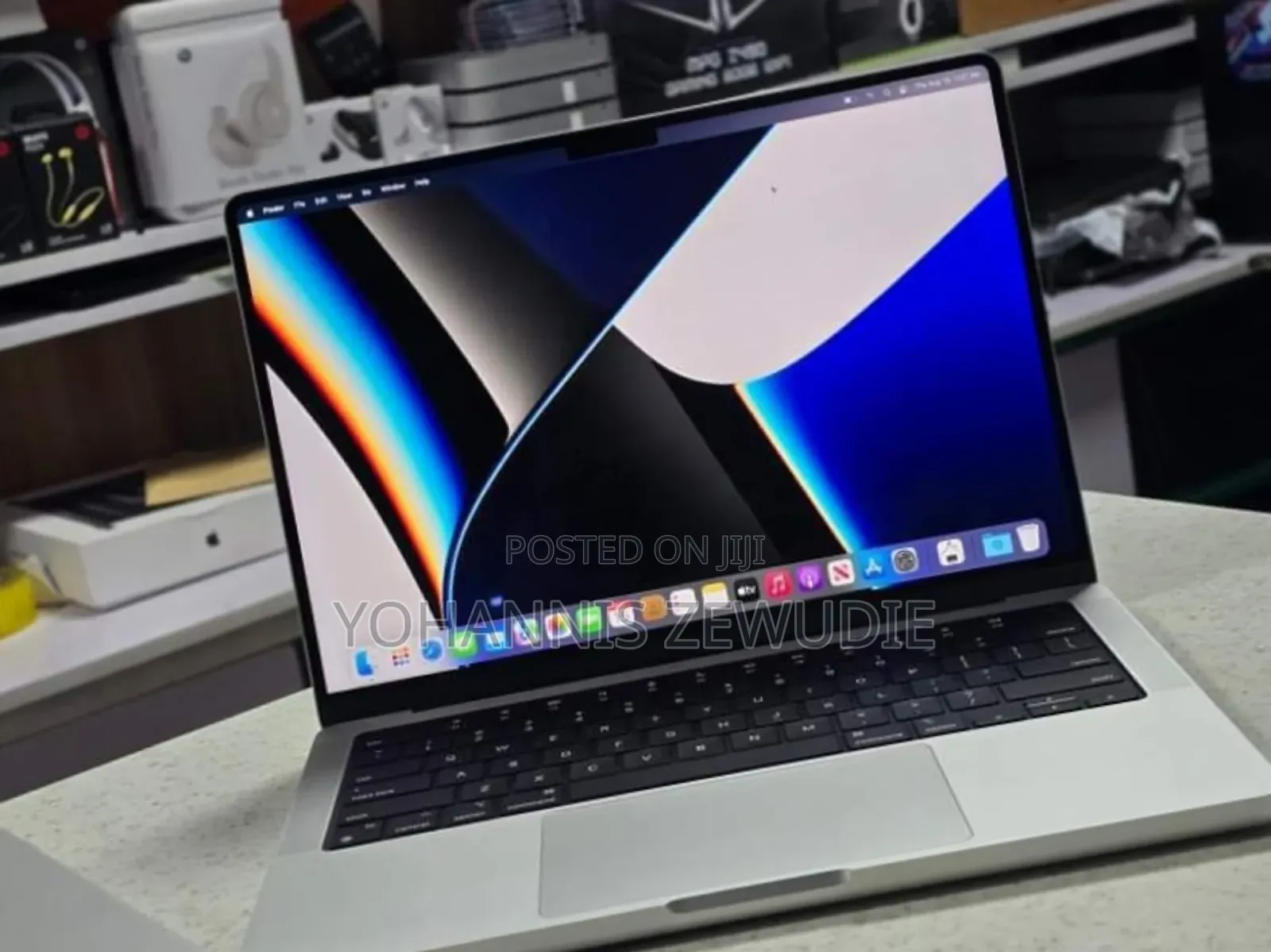 New Laptop Apple MacBook Pro M1 16GB Apple M1 Pro SSD 1T