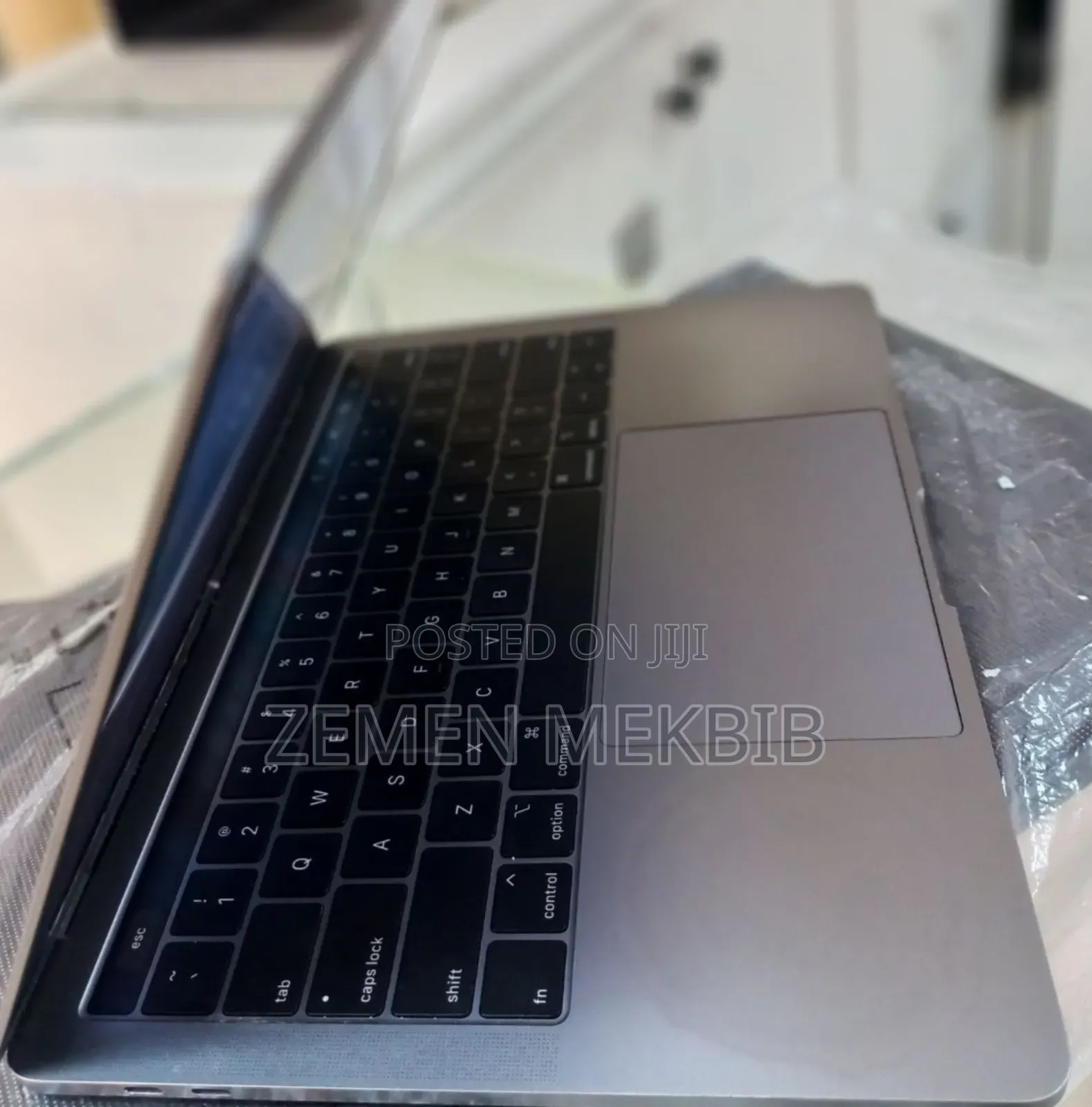 New Laptop Apple MacBook Pro 2018 8GB Intel Core I5 SSD 512GB