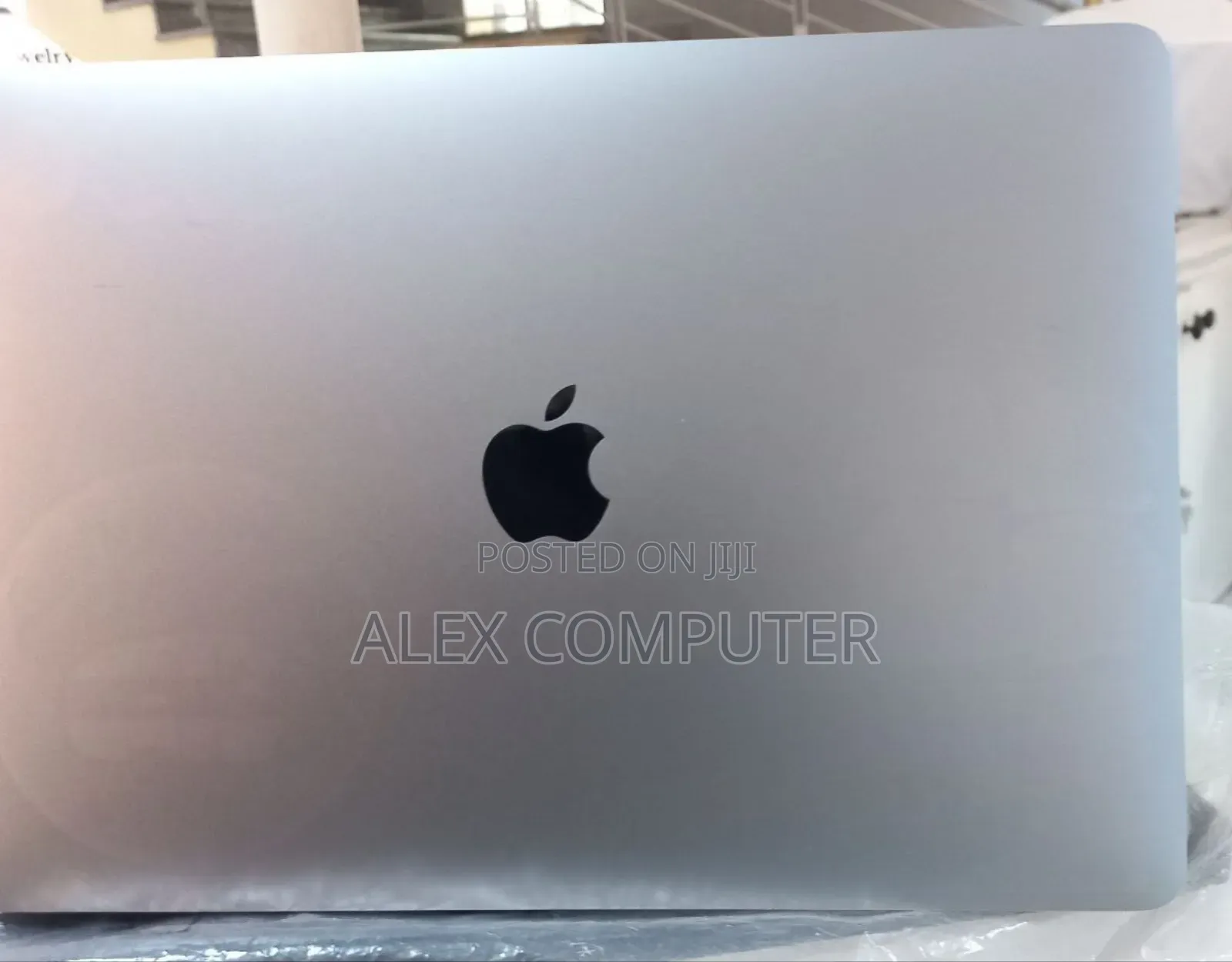 New Laptop Apple MacBook Pro 2018 8GB Intel Core I5 SSD 512GB