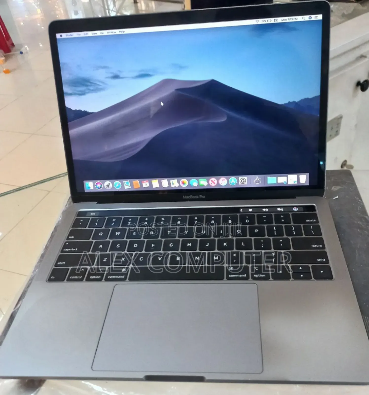 New Laptop Apple MacBook Pro 2018 8GB Intel Core I5 SSD 512GB