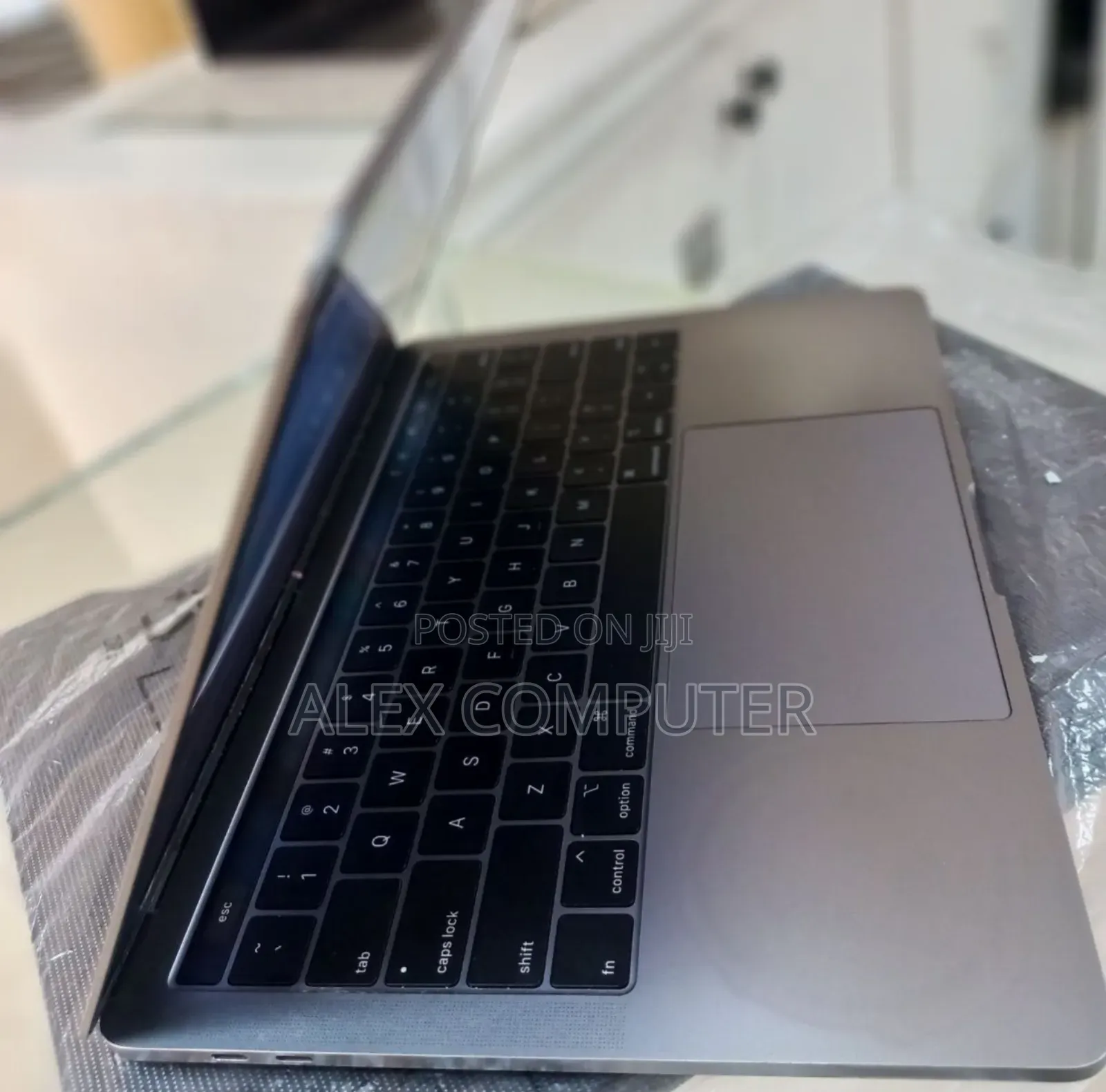 New Laptop Apple MacBook Pro 2018 8GB Intel Core I5 SSD 512GB