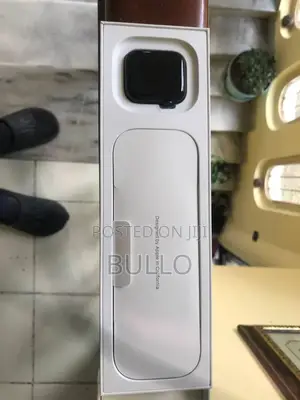 Photo - Apple Watch Se