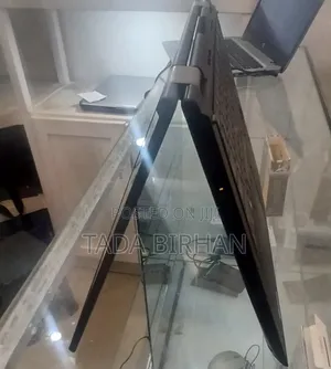 Photo - New Laptop Lenovo ThinkPad Yoga 370 8GB Intel Core I5 SSD 512GB