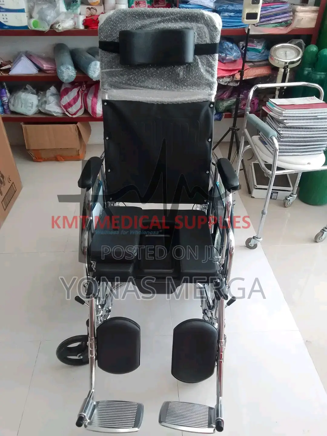 Toilet Wheelchair, Wide Seat/Easy to Carry (Fighter)Strength