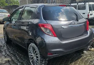 Toyota Yaris 2012 Gray