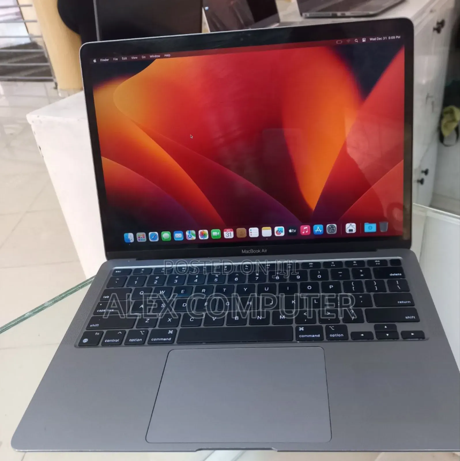 New Laptop Apple MacBook Air 2020 M1 8GB Apple M1 SSD 256GB