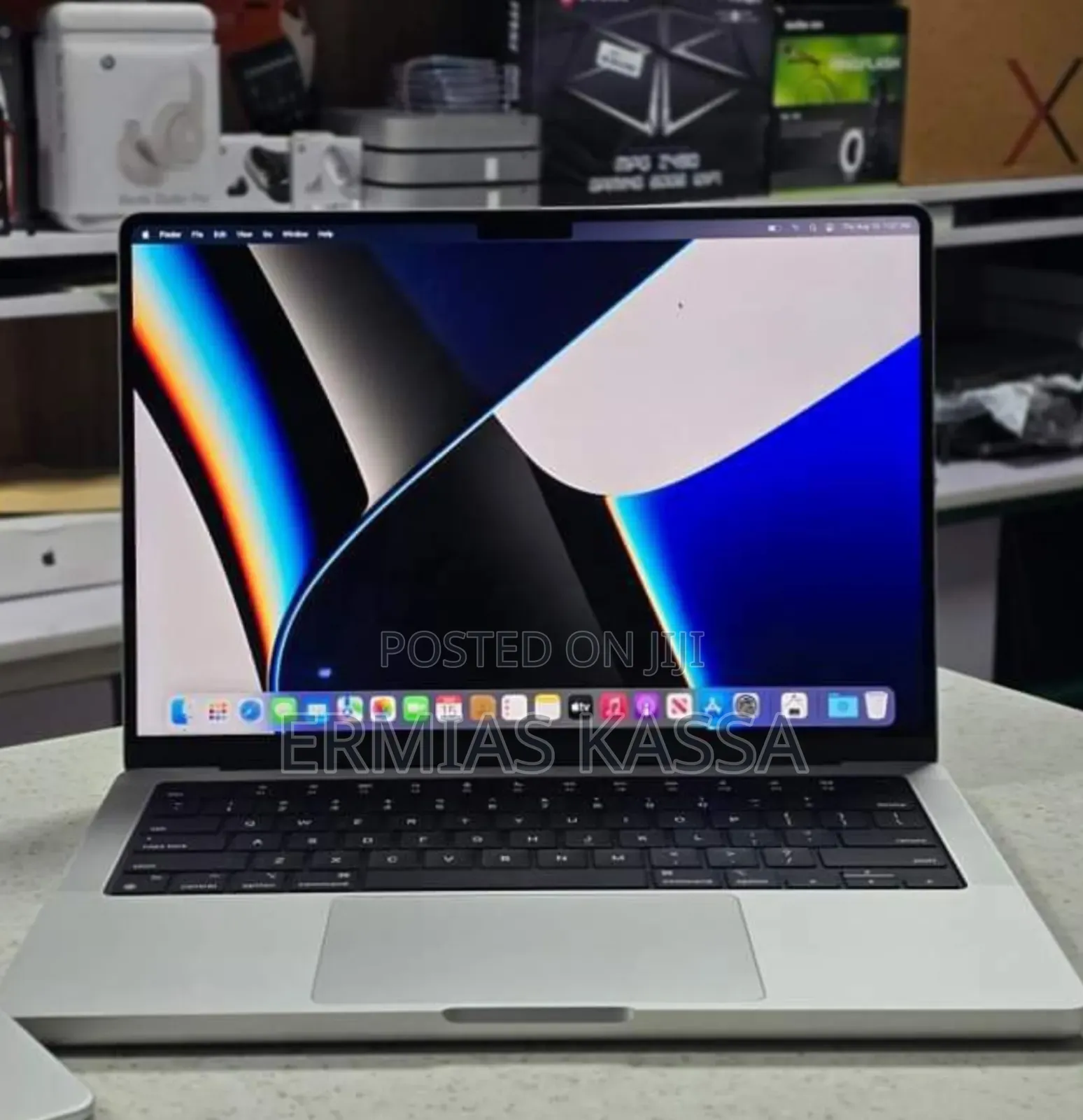 New Laptop Apple MacBook Pro M1 16GB Apple M1 Pro SSD 1T