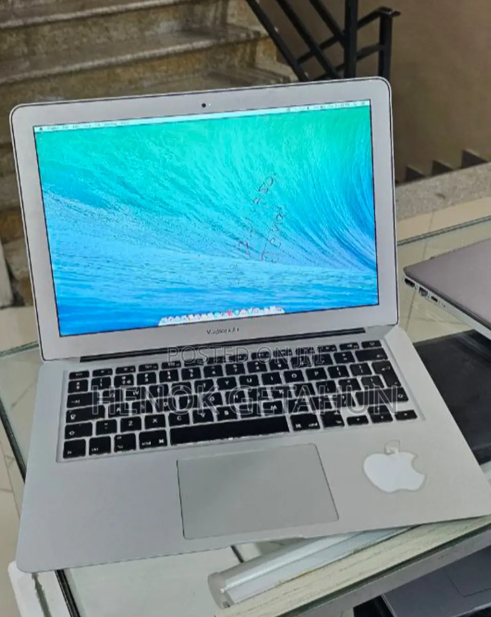 New Laptop Apple MacBook Air 2014 4GB Intel Core I5 SSD 128GB