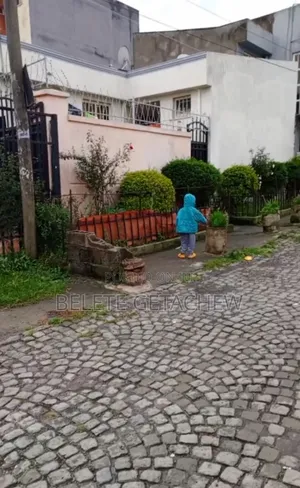 3bdrm House in Ayat Kburdemena,, Bole for sale