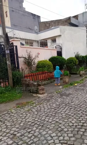 3bdrm House in Ayat Kburdemena,, Bole for sale