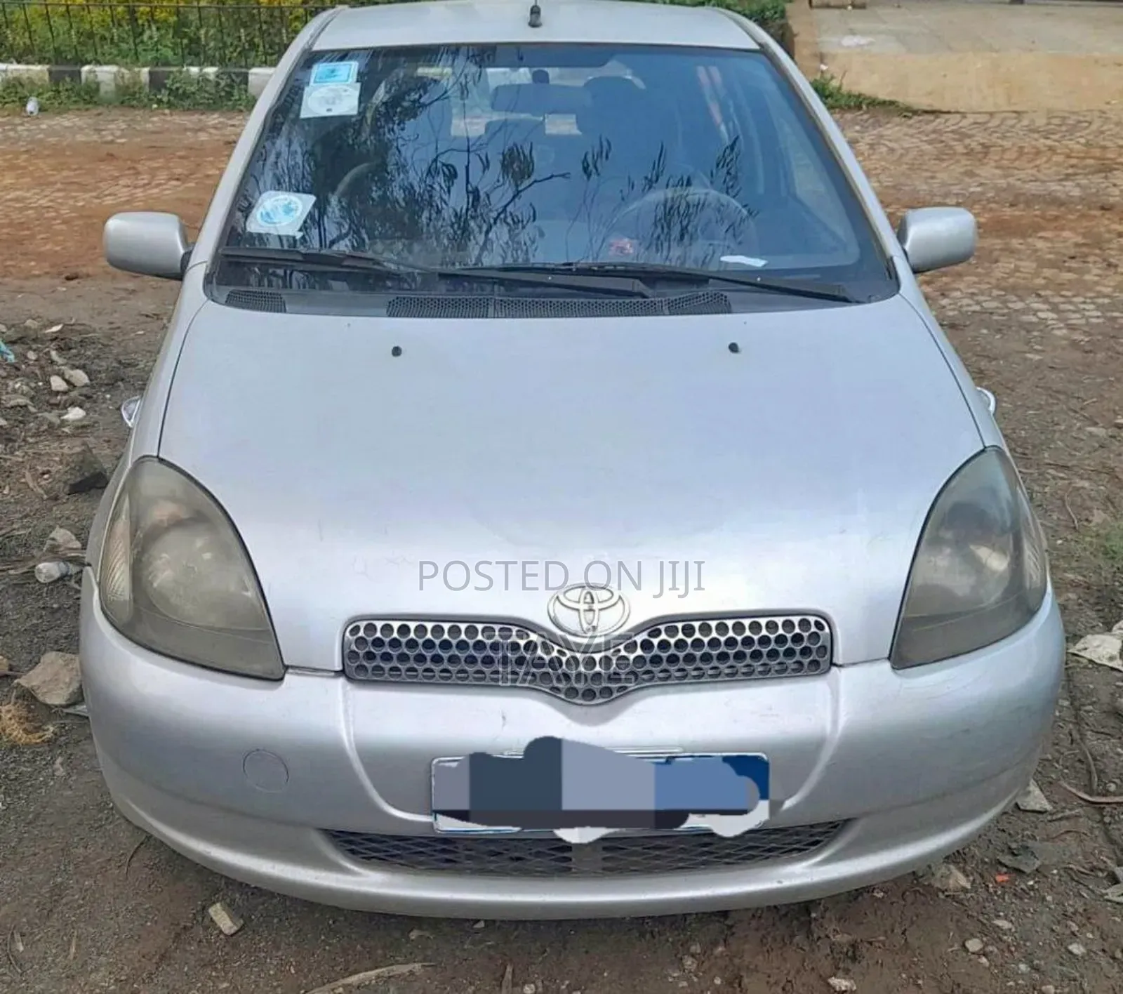 Toyota Vitz 2000 Silver