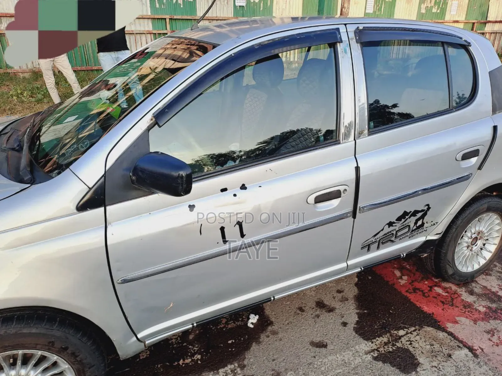 Toyota Vitz 2000 Silver