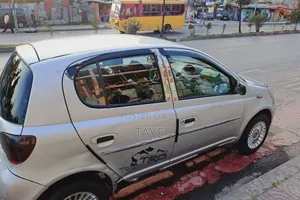 Toyota Vitz 2000 Silver