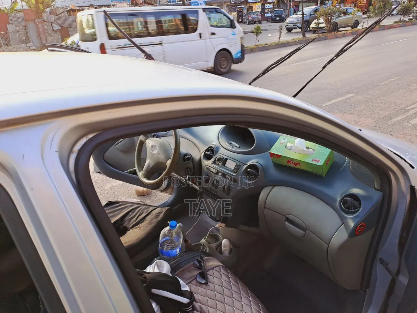 Toyota Vitz 2000 Silver