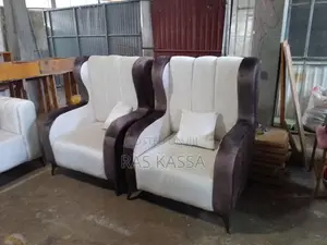 ውብ እና ጠንካራ ሶፋ