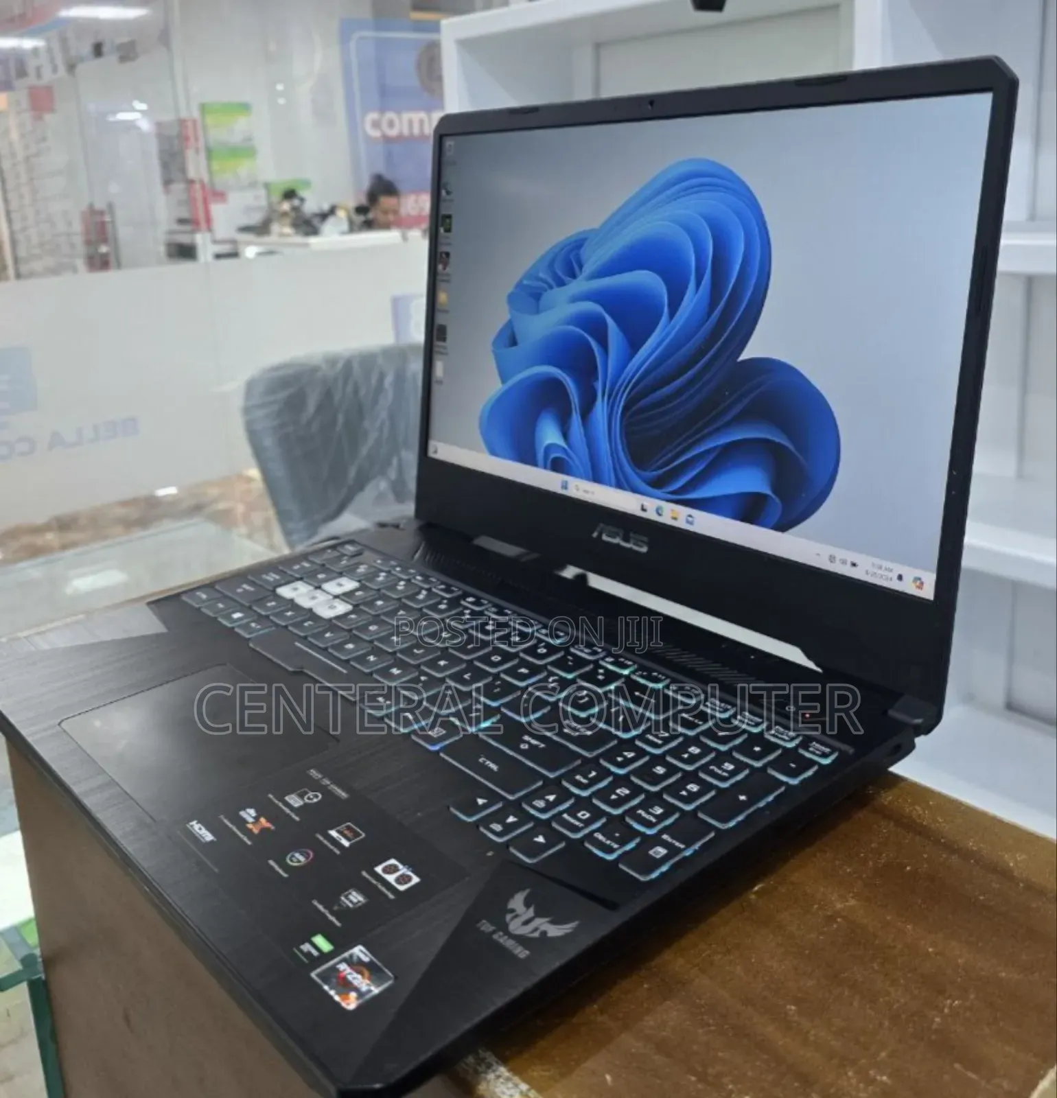 New Laptop Asus ASUSPRO P2440UA 16GB Intel Core I7 SSD 512GB