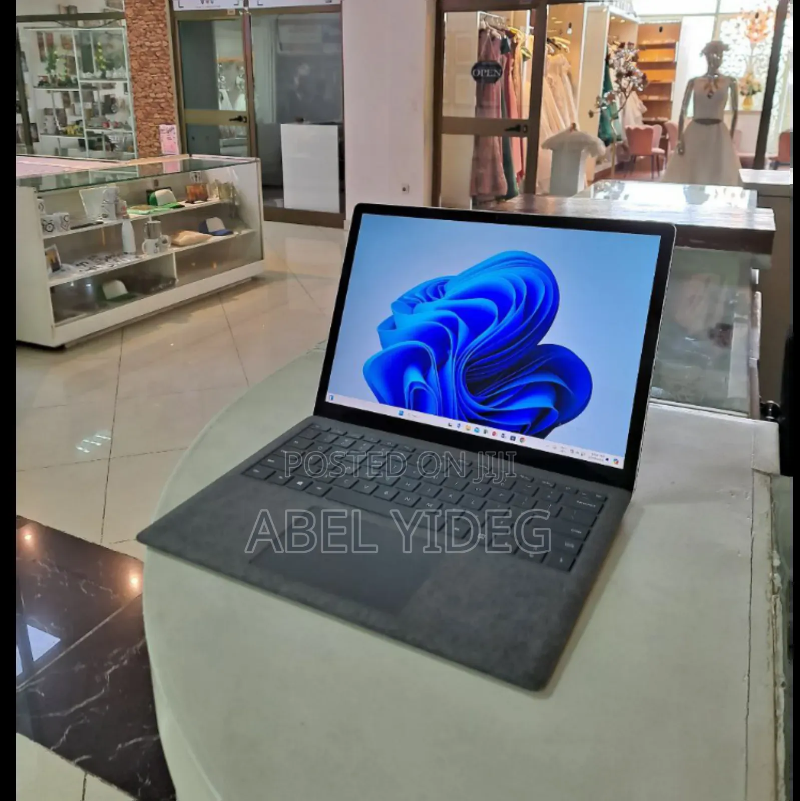 New Laptop Microsoft Surface 16GB Intel Core i7 SSD 256GB