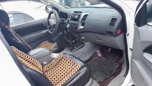 Toyota Hilux 2010 White