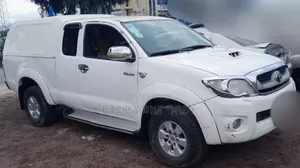 Toyota Hilux 2010 White