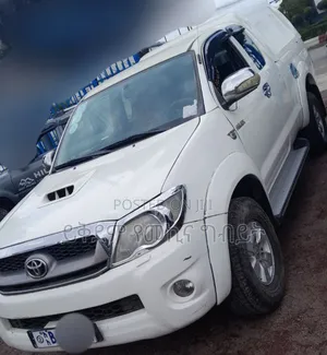 Toyota Hilux 2010 White