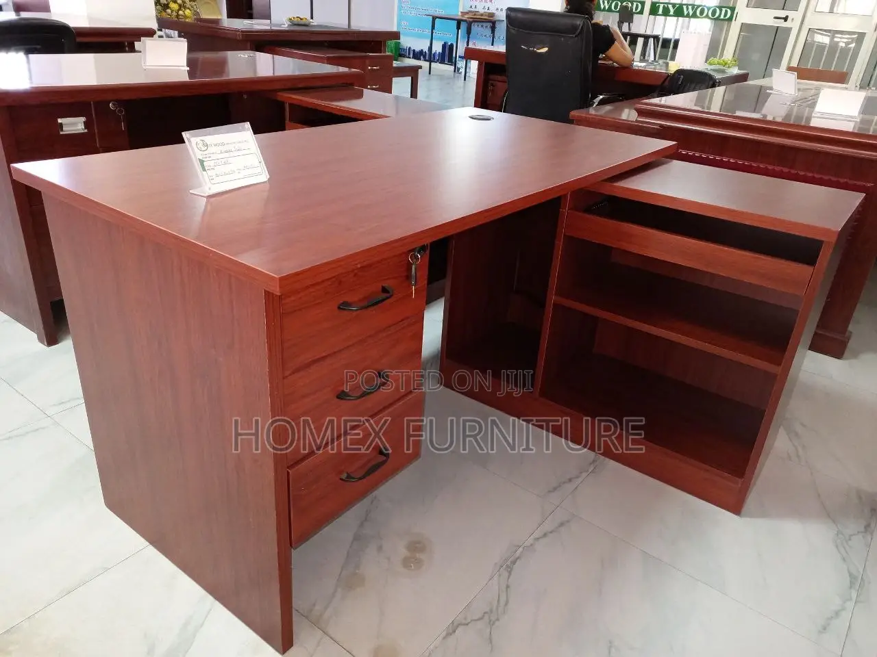 Office Furniture Table የሴክረተሪ እና የእስታፍ ዴስክ