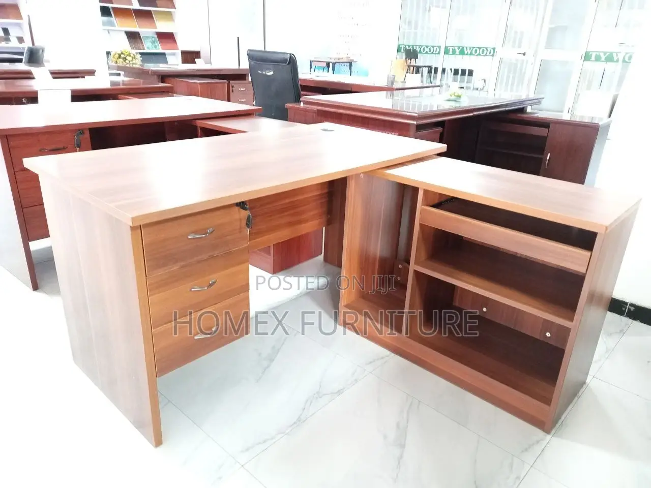 Office Furniture Table የሴክረተሪ እና የእስታፍ ዴስክ