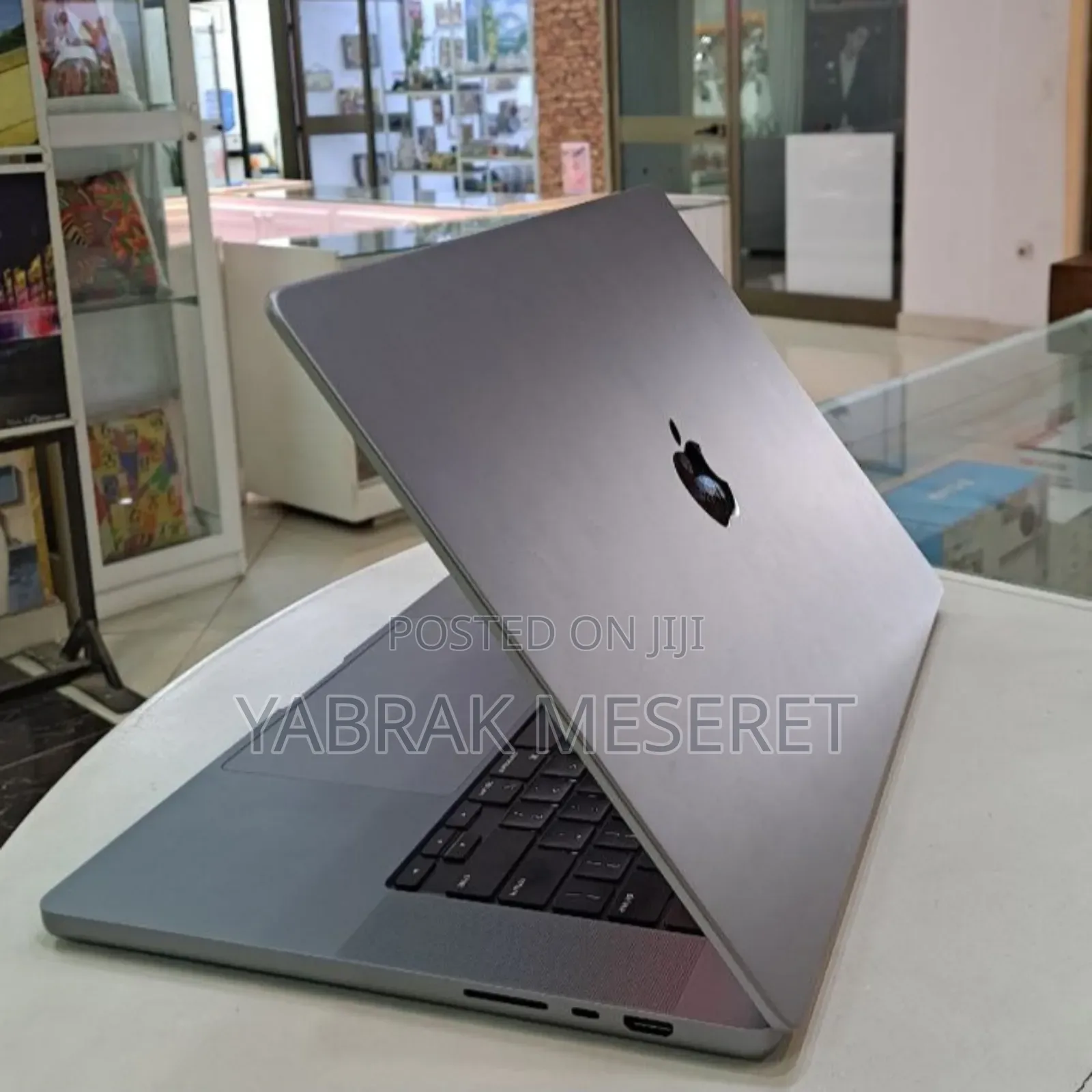 New Laptop Apple MacBook Pro 2023 M2 32GB Apple M2 SSD 512GB