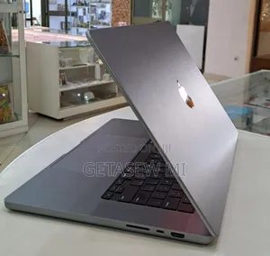 Photo - New Laptop Apple MacBook Pro 2022 M2 32GB Apple M2 SSD 512GB