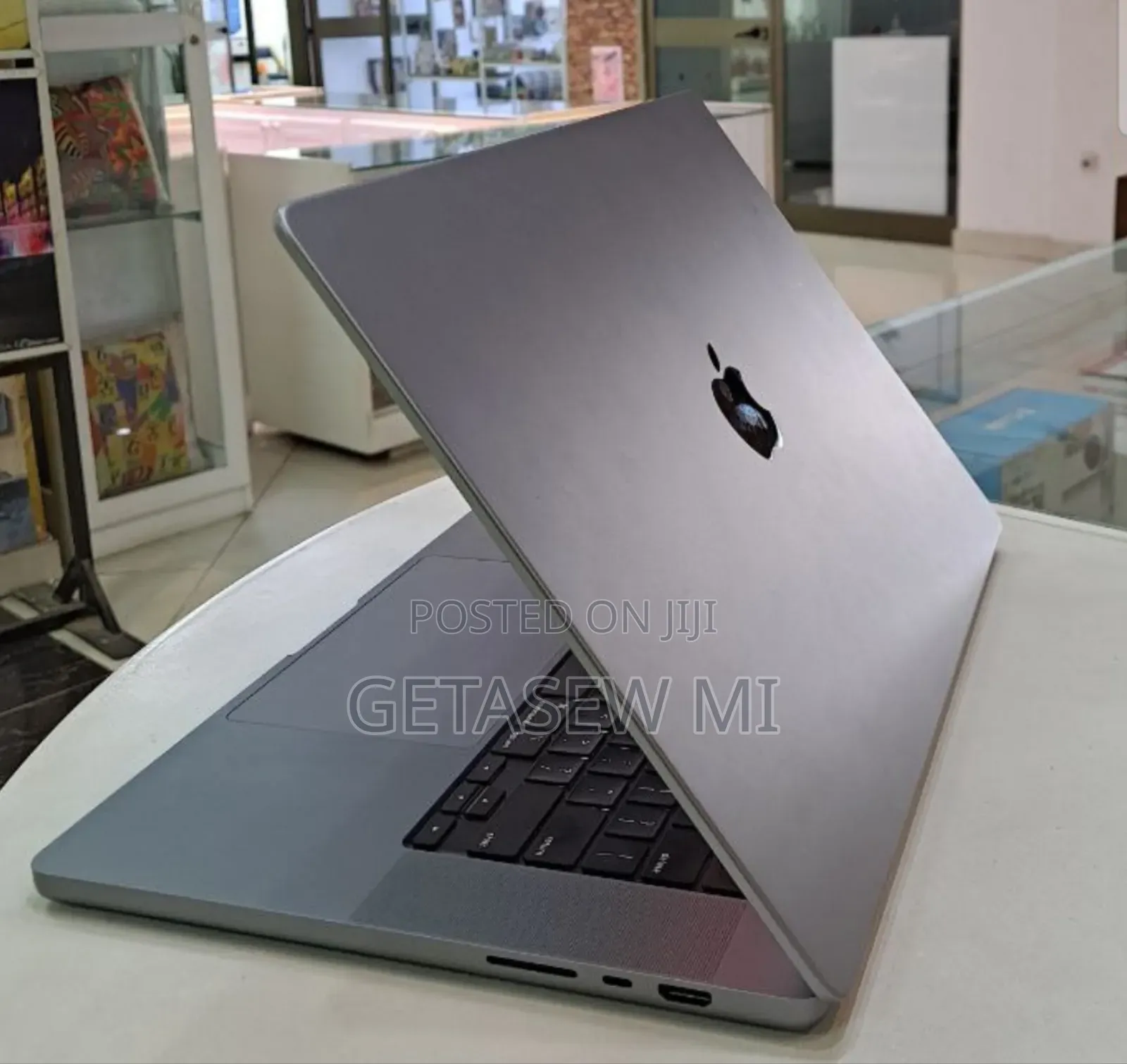 New Laptop Apple MacBook Pro 2022 M2 32GB Apple M2 SSD 512GB