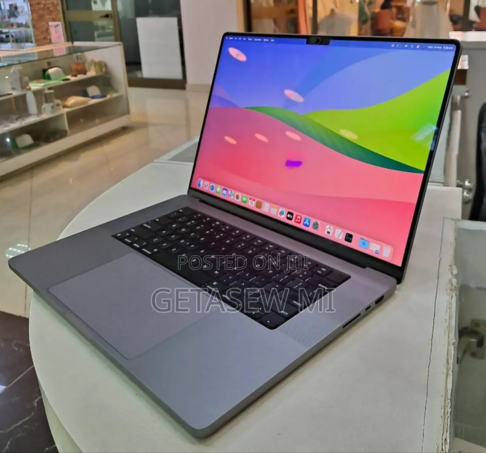 New Laptop Apple MacBook Pro 2022 M2 32GB Apple M2 SSD 512GB