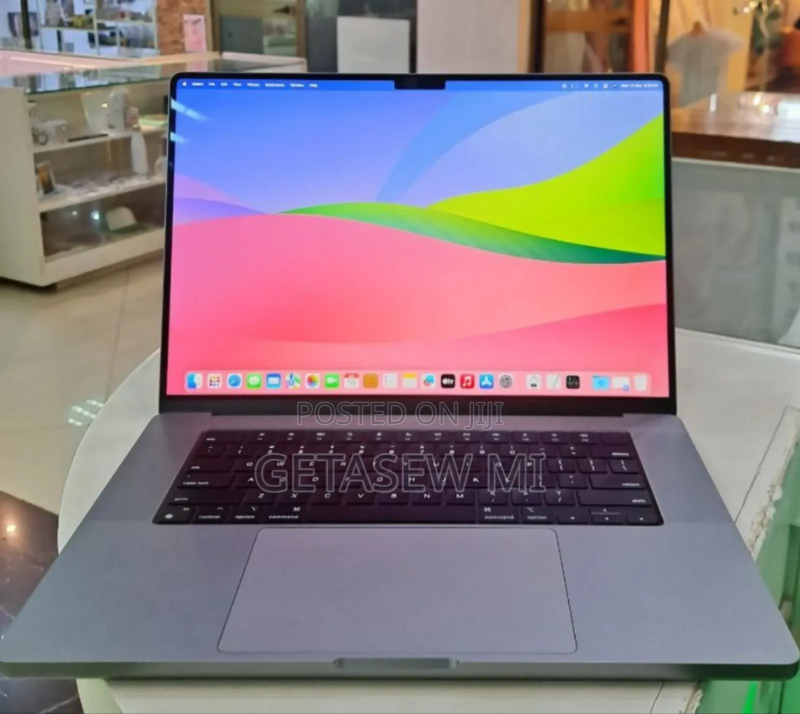 New Laptop Apple MacBook Pro 2022 M2 32GB Apple M2 SSD 512GB