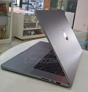 New Laptop Apple MacBook Pro 32GB Intel Core I9 SSD 512GB
