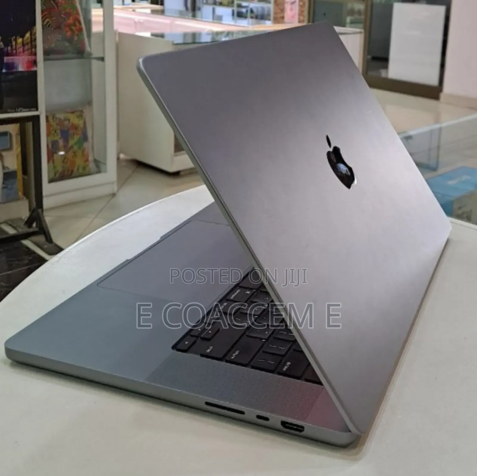 New Laptop Apple MacBook Pro 32GB Intel Core I9 SSD 512GB