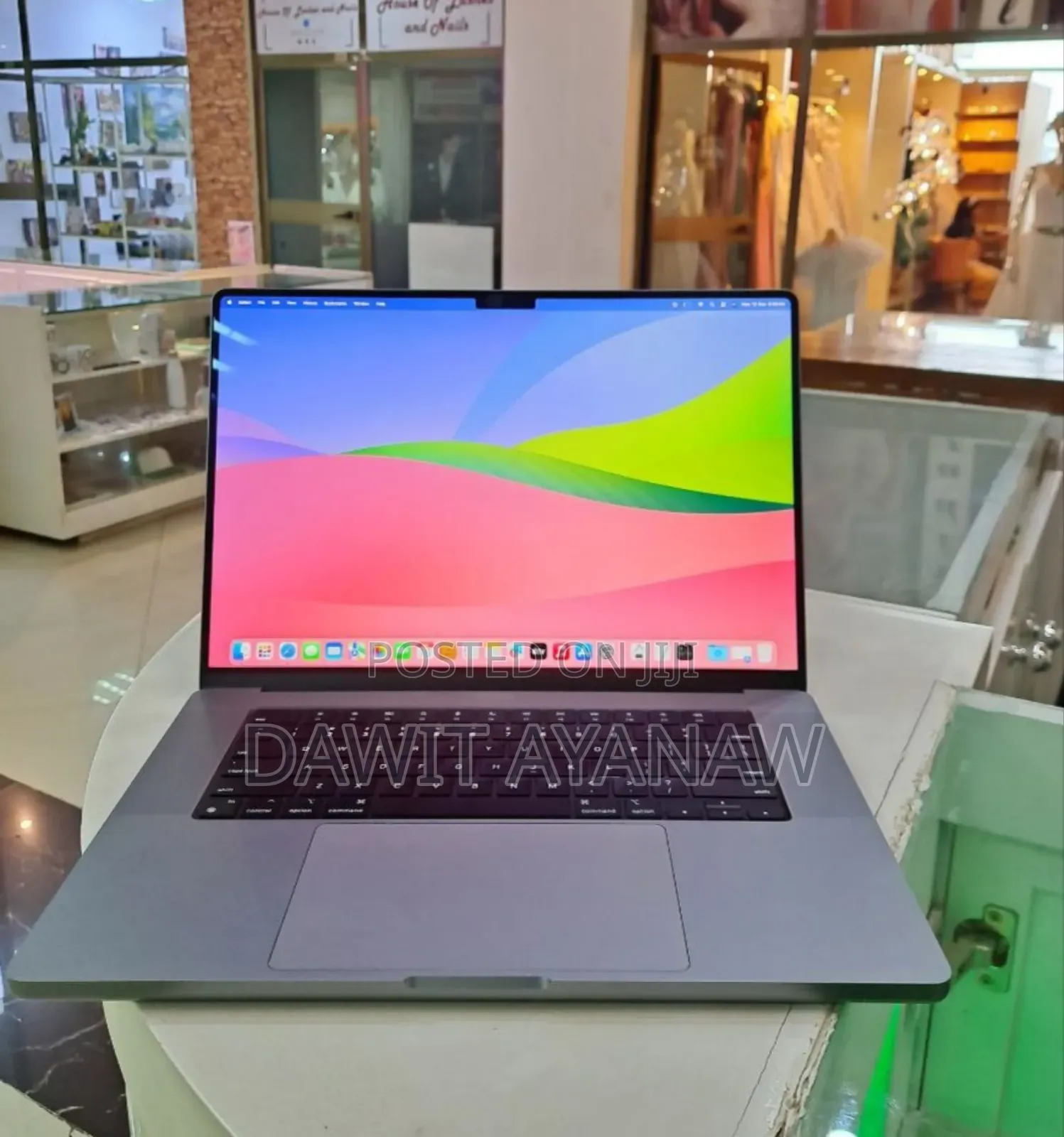 New Laptop Apple MacBook Pro 2022 M2 32GB Apple M2 SSD 512GB