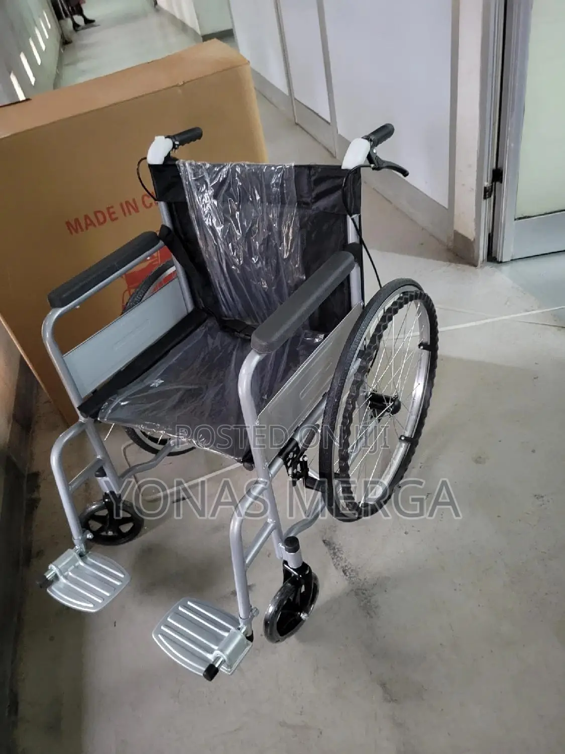 Wheelchair Adult 250lb Capacity Lightweight/Smartcare SC809