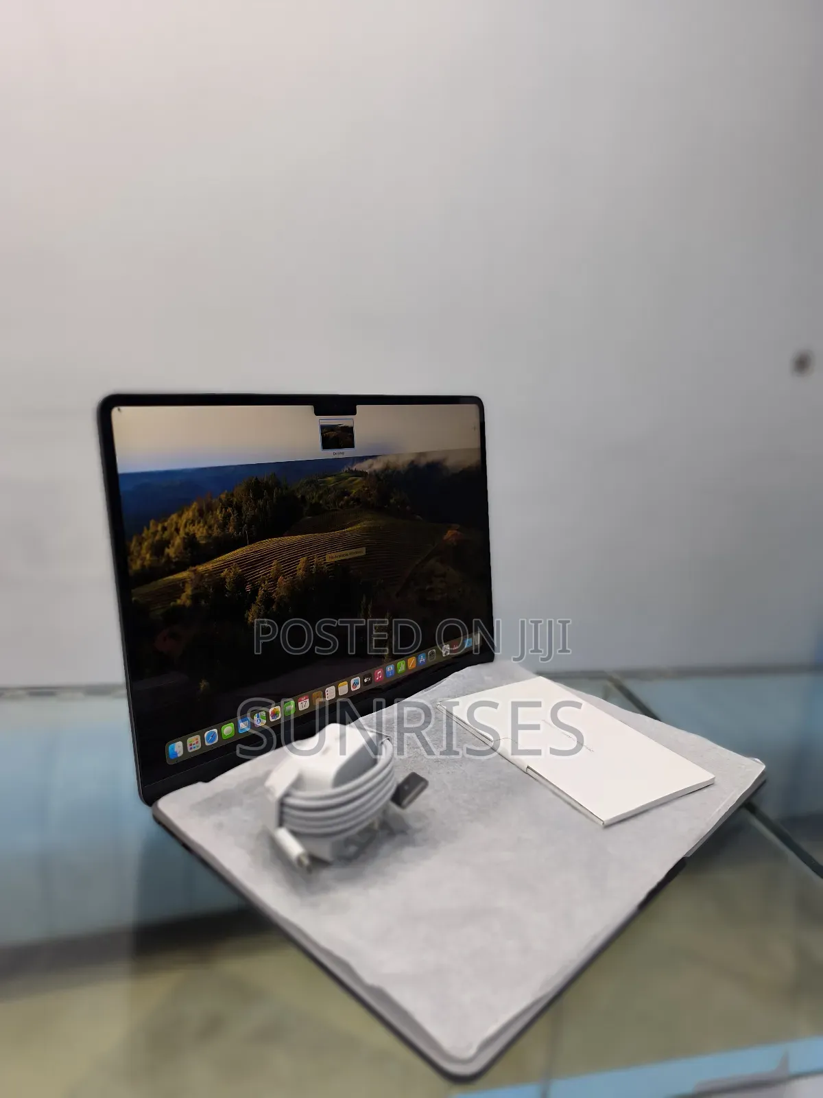 New Laptop Apple MacBook Air 2024 M3 13-Inch 16GB Apple M3 SSD 512GB