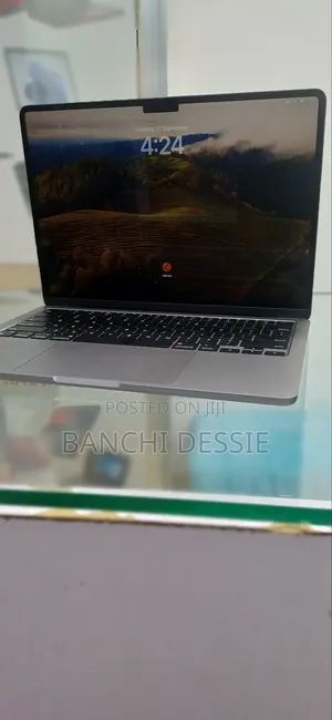 New Laptop Apple MacBook Air 2024 M3 13-Inch 16GB Apple M3 SSD 512GB