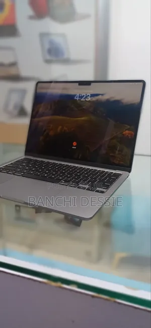 New Laptop Apple MacBook Air 2024 M3 13-Inch 16GB Apple M3 SSD 512GB