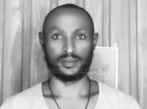 Photo - Online Sales Person