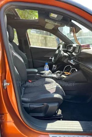 Peugeot 2008 2021 Orange