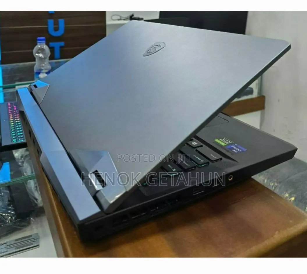 New Laptop MSI Raider GE76 12UGS 32GB Intel Core I9 SSD 2T