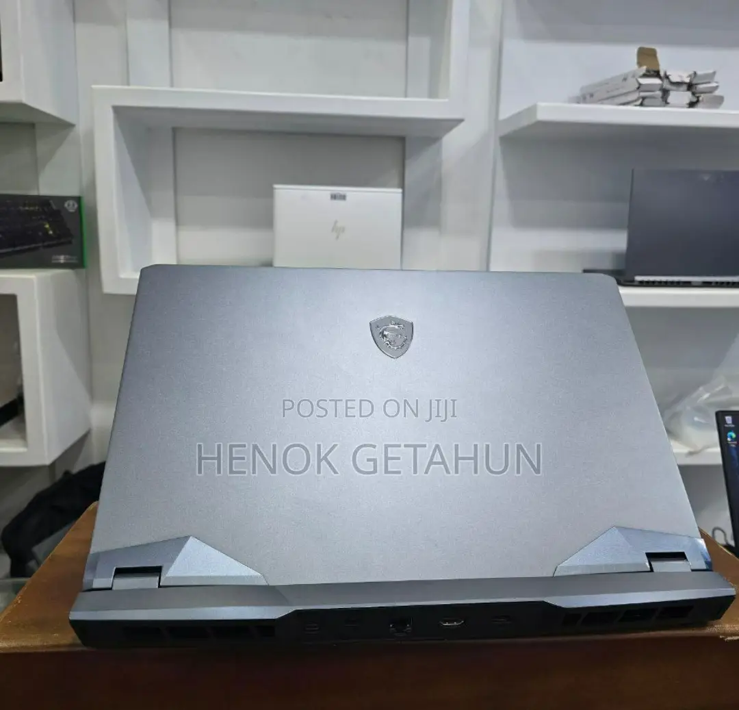 New Laptop MSI Raider GE76 12UGS 32GB Intel Core I9 SSD 2T