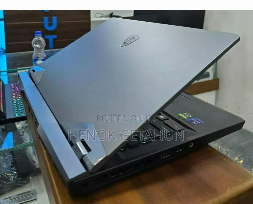 New Laptop MSI Raider GE76 12UGS 32GB Intel Core I9 SSD 2T