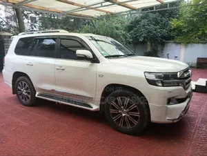 Toyota Land Cruiser 2017 White