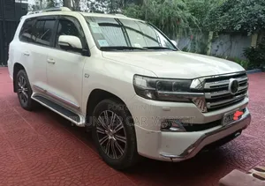 Toyota Land Cruiser 2017 White