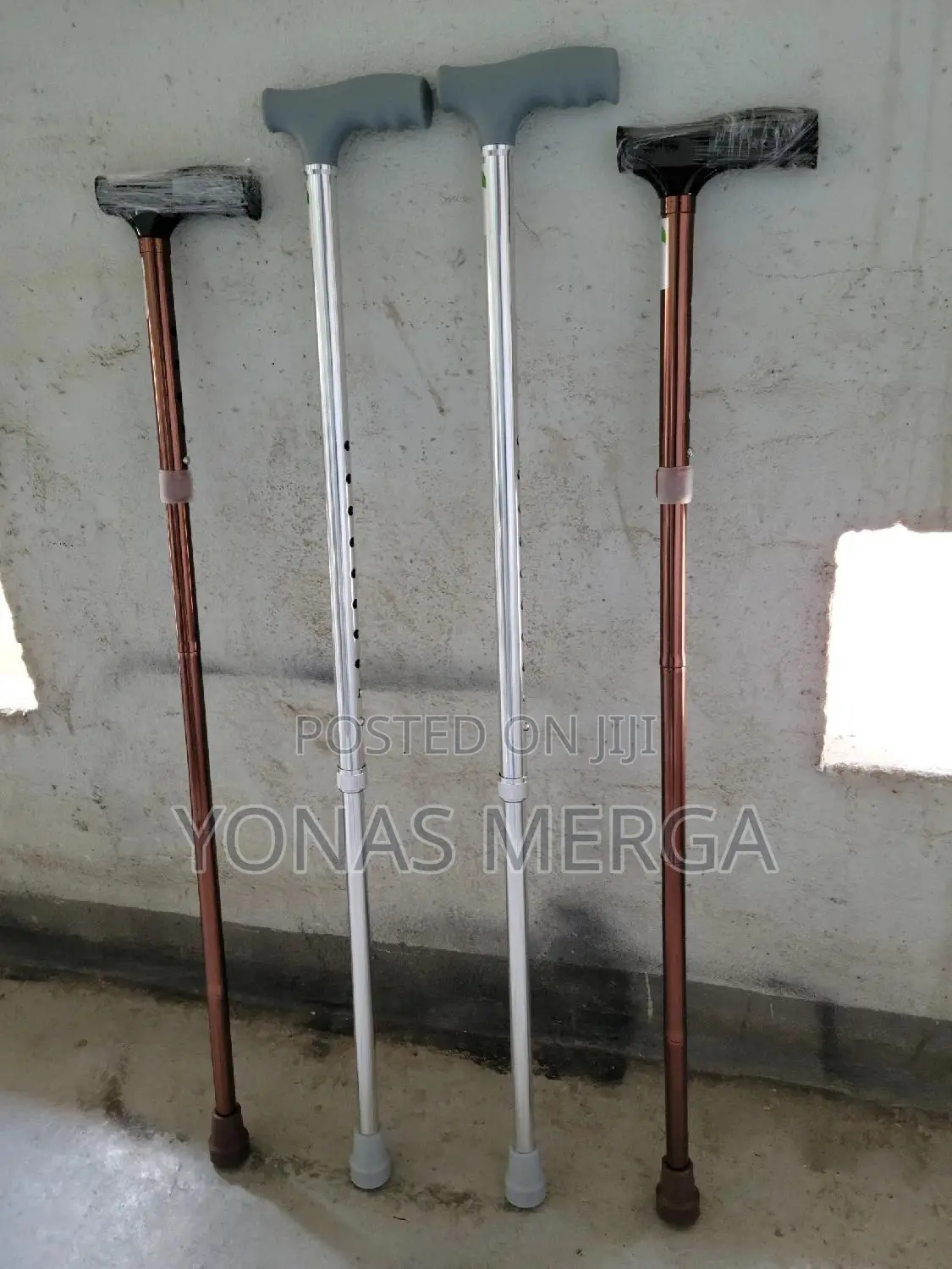 Walking Stick Quadripod Height Adjustable 1 Legs at Bottom