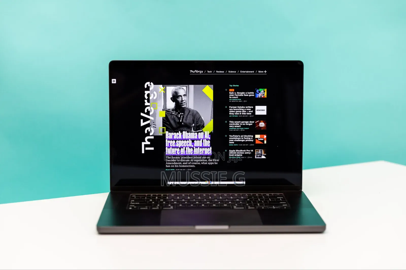 New Laptop Apple MacBook Pro 8GB Apple M3 SSD 512GB