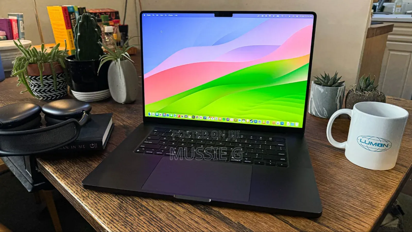 New Laptop Apple MacBook Pro 8GB Apple M3 SSD 512GB